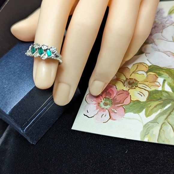AVON COLLECTIBLE RING EMERALD CZ SIZE 5 SILVER ANTIQUE PAST PRESENT FUTURE - Picture 11 of 11